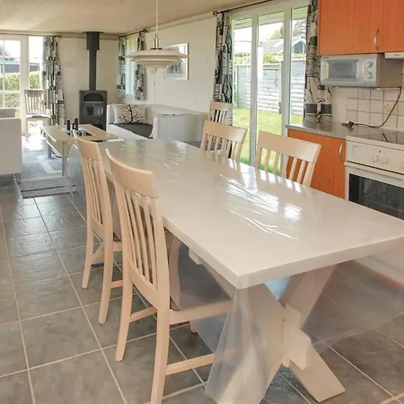 2 Bedroom Lovely In