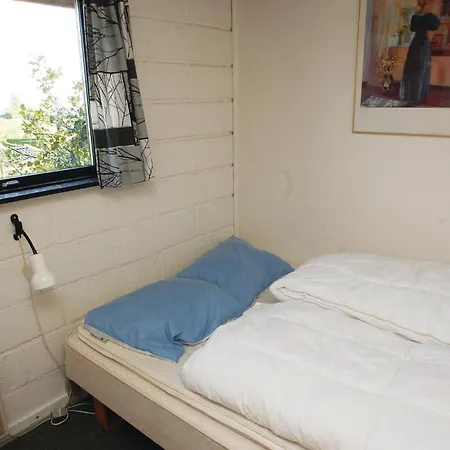 2 Bedroom Lovely In Сasa de vacaciones Hejls